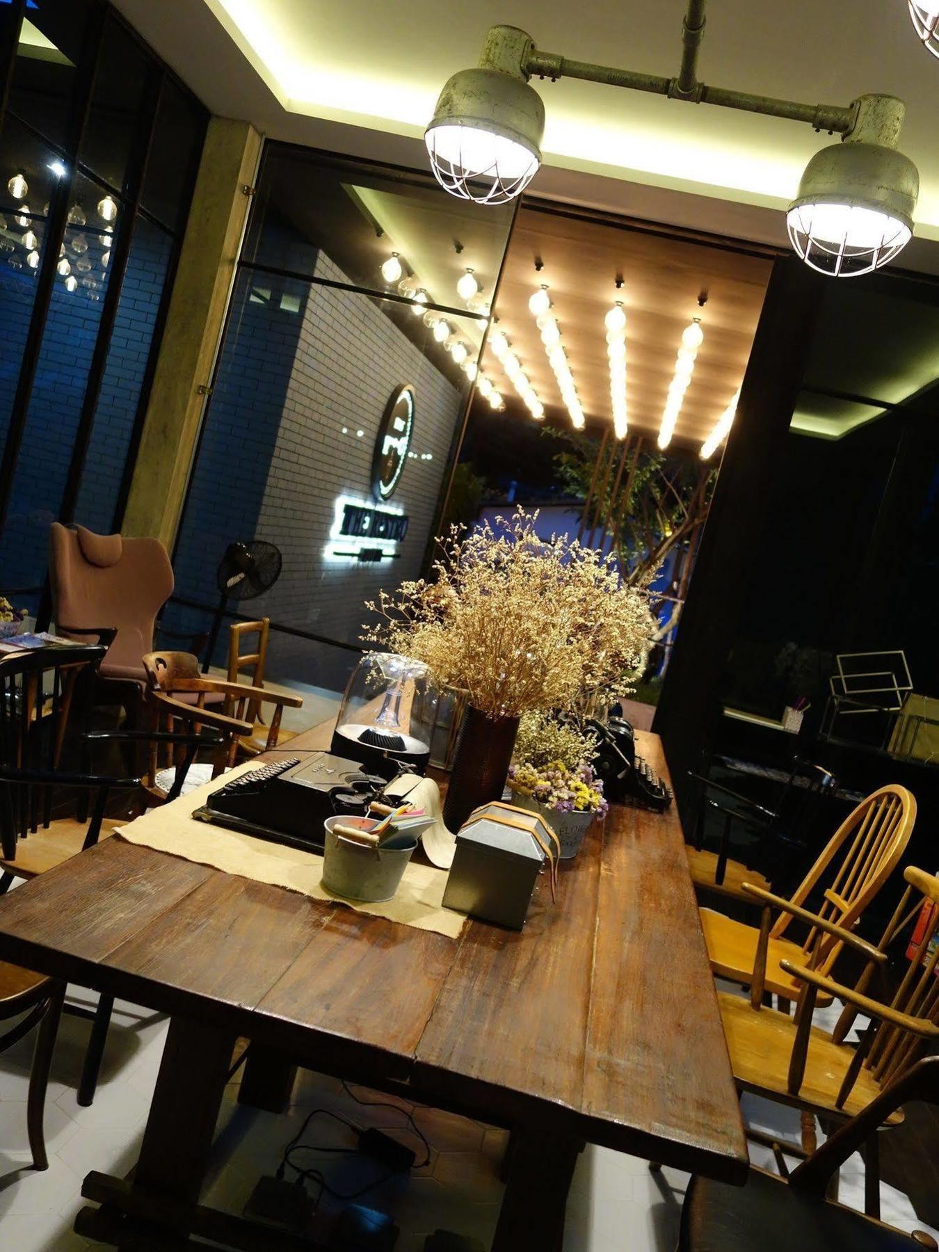 The Restro Hua Hin Exterior foto